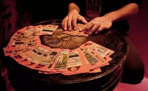 塔罗牌占卜骗局被曝光，恶心的骗局还有哪些？