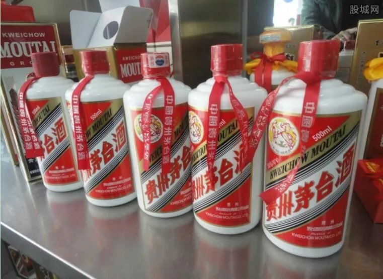 茅台宣布换董事长 李保芳时代来临或对茅台大刀阔斧