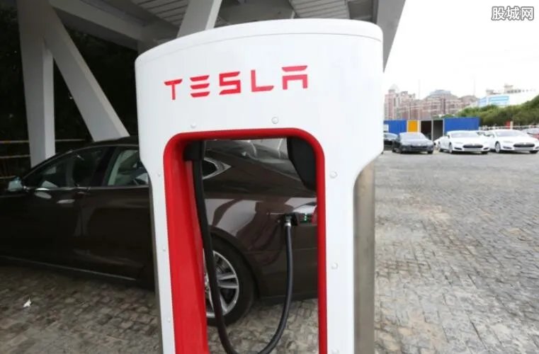 特斯拉又遇致命车祸 车毁人亡车辆多次复燃