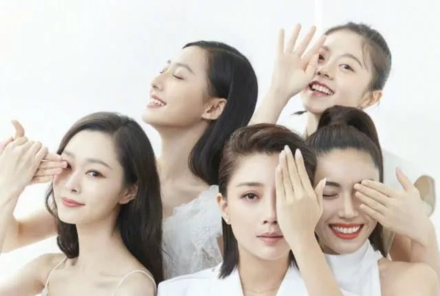 新版《粉红女郎》杀青，你们怎么看万人迷和哈妹的年龄差？