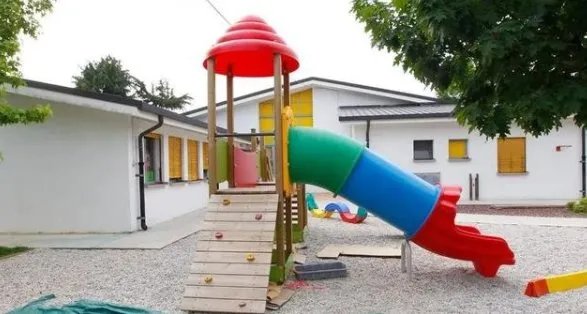 现在国外疫情状况不明，为何意大利仍旧开放夏令营？