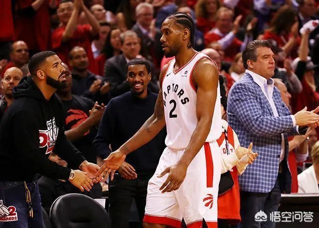 霍华德再晒照，野球场晒肌肉，35岁的他弹跳依然不减当年，新赛季他能助詹皇夺冠吗？