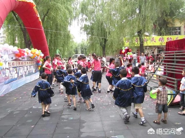 你是怎样纪念自己的青春的？晒老照片还是同学聚会？