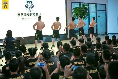 瑜伽教练培训学校说一个月就能做教练，可信吗？