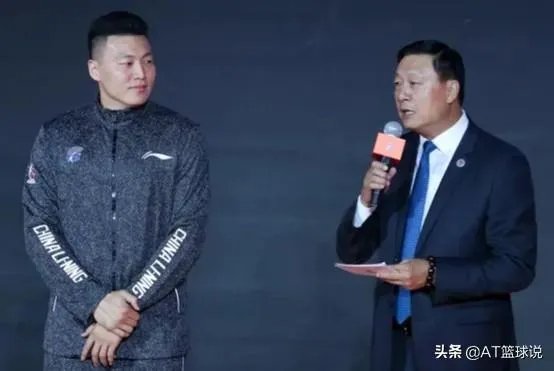 李根因伤缺战上海男篮比赛，被主教练李秋平所指责，对此你怎么看？