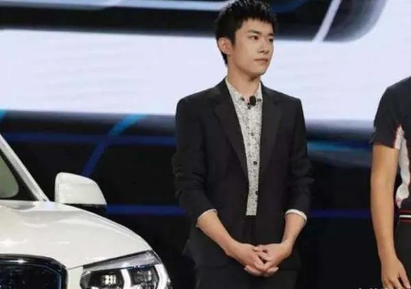 易烊千玺身高又被网友吐槽，他身高到底有没有170？