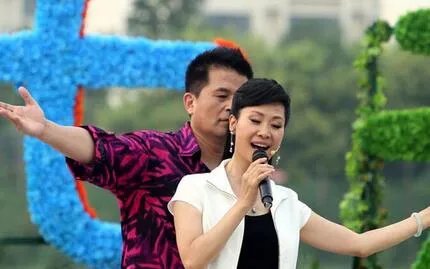 【图】毕福剑老婆的照片资料曝光 周彦宏及其女儿个人简历