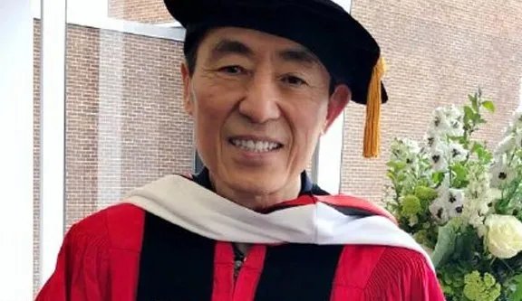 张艺谋获博士学位是哪所大学的？