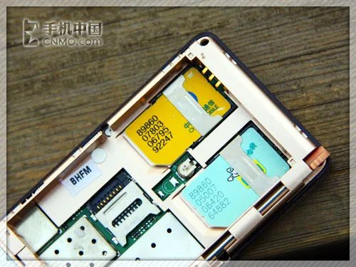 比三星TouchWiz流畅 康佳双卡D720评测