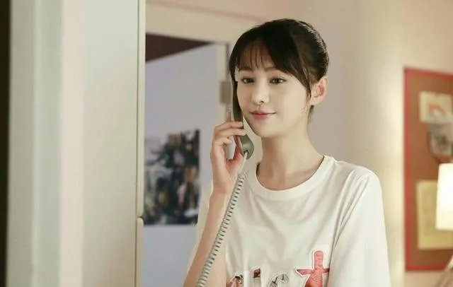 郑爽当街痛哭为什么？