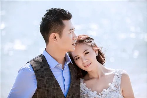 厦门婚纱摄影店排名     厦门拍婚纱照一般多少钱