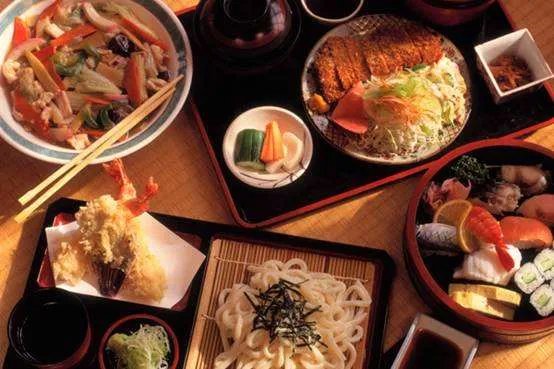 如何看待女子相亲带来4人吃掉5000元这件事?