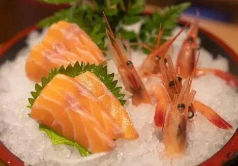 如何看待女子相亲带来4人吃掉5000元这件事？