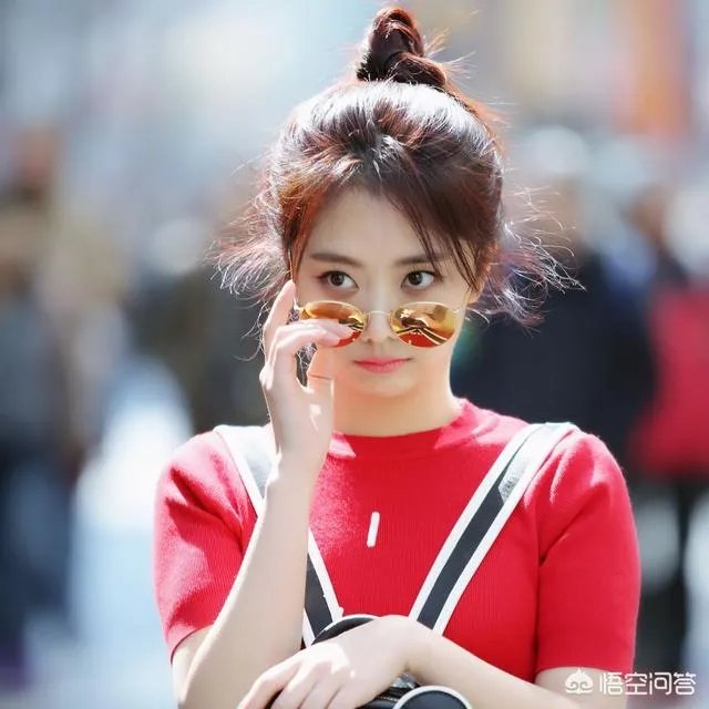 像谭松韵一样的圆脸妹子，留什么样的发型才时髦？