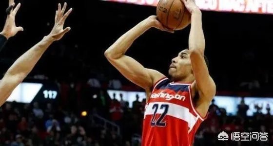 奇才因战绩糟糕，全队都会可能会被交易，你认为哪位球员适合火箭队呢？