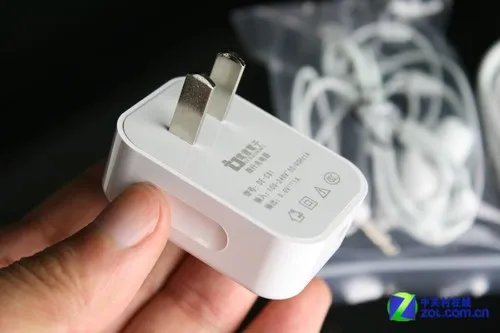 1GHz+4.3吋大屏 TD-SCDMA新丁电意T11评测