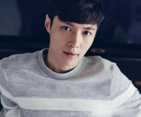 杨迪为cue“三缺一”道歉 杨迪为三缺一道歉