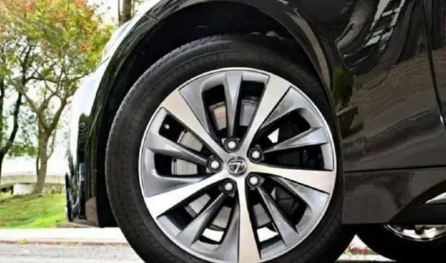 来自日本的豪华品牌，你觉得雷克萨斯LS怎么样？