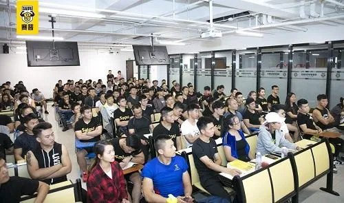 学健身教练要多久，学费多少钱？