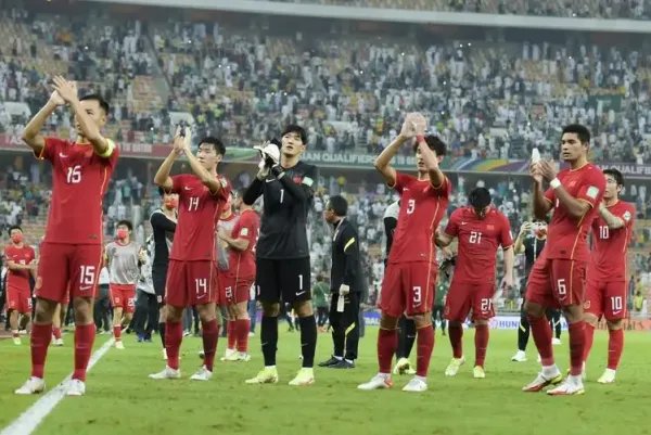 沙特队备战与国足比赛,全队入住全球唯一八星级酒店,哪一队有夺冠的可能?