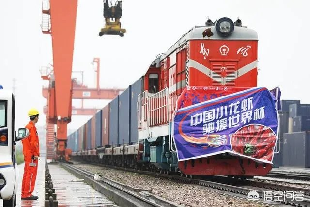 养殖户们连叫亏本,消费者们又大呼吃不起,小龙虾困境如何破解?