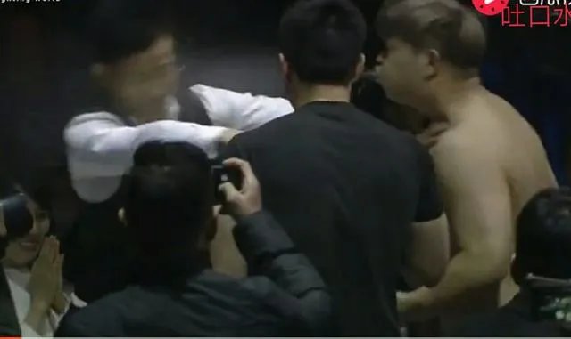 日本拳手对杨建平脸上吐口水，老杨冲上擂台OK日本和教练，您对杨建平老师如何看待？