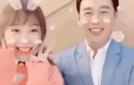 王耀庆为虞书欣打call，虞书欣为什么管王耀庆叫舅舅？