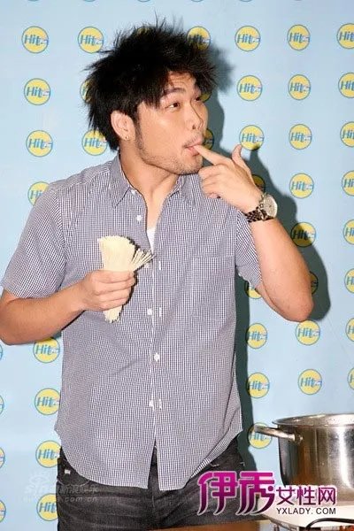 李玖哲自曝无爱无性逾年