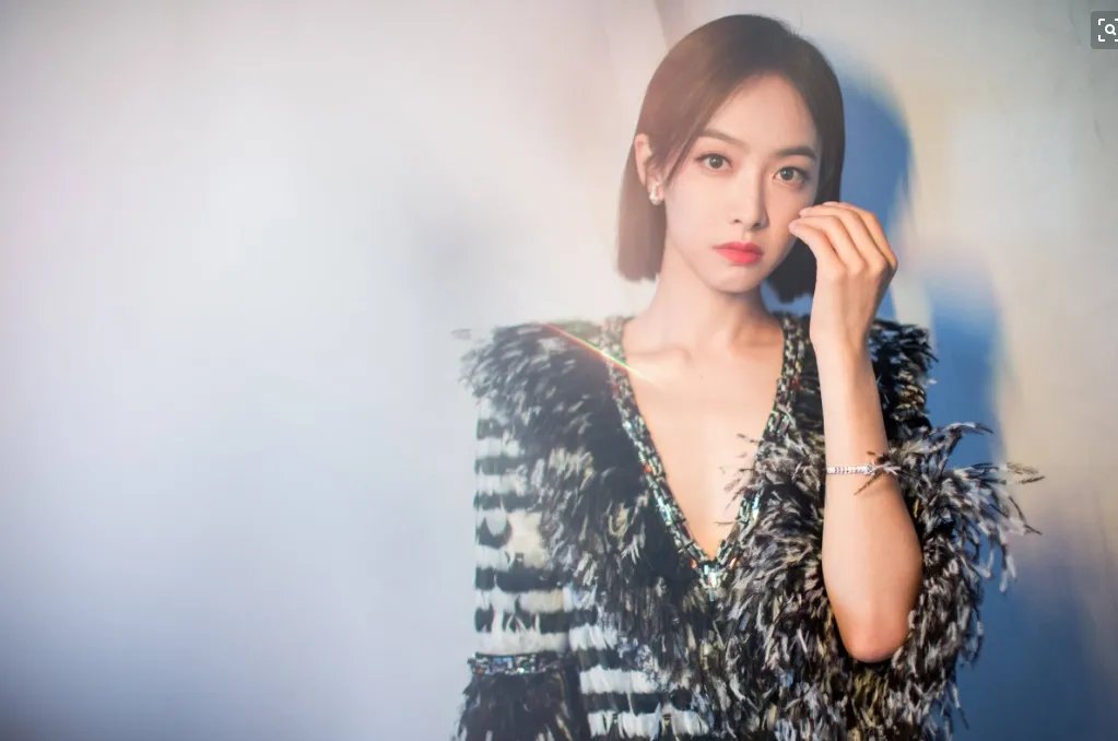 宋茜木村光希合影 ,两大美女你觉得谁更漂亮?