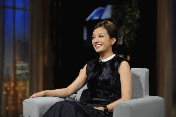 众所周知，陈坤和赵薇、周迅是死党，他为什么不和她们恋爱呢？