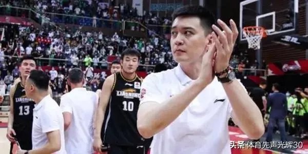 辽篮教练组大动荡，卢伟和马丁内斯相继离开，原因到底是什么？