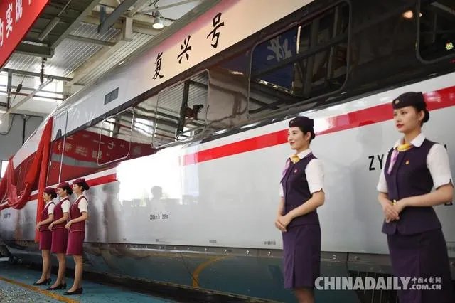 中国高铁复兴号今天首发,复兴号和谐号有什么区别?