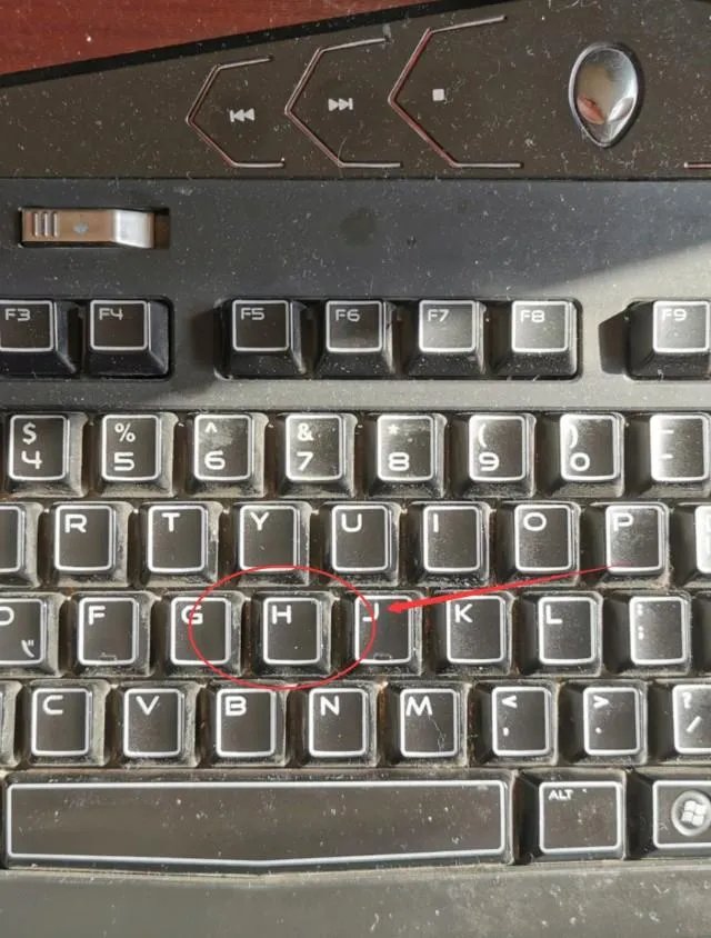 steam版本cs1.6怎样加机器人？