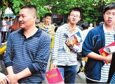 “高考最牛钉子户”备战第21次高考，如此执着于高考真的有意义吗？