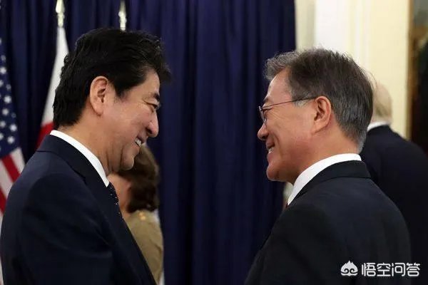 在“慰安妇”协议上,文在寅再展“变色龙”本色,你怎么看?