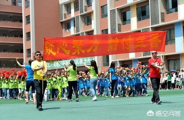 如何看待莆田一家长向老师晒全家官职？