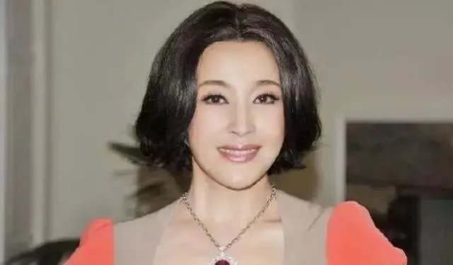 郑爽涉嫌偷税漏税被罚2.99亿元！假如不缴罚款，郑爽要坐牢吗？