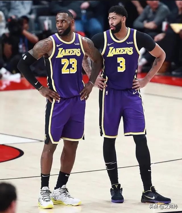 湖人大胜开拓者收获三连胜，而快船被雄鹿狂虐，如何评价？