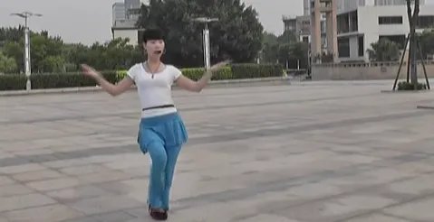 广场舞泉水叮咚响分解动作