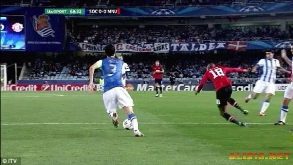 盘点足坛十大假摔王 C罗苏神布教授领衔无罗本