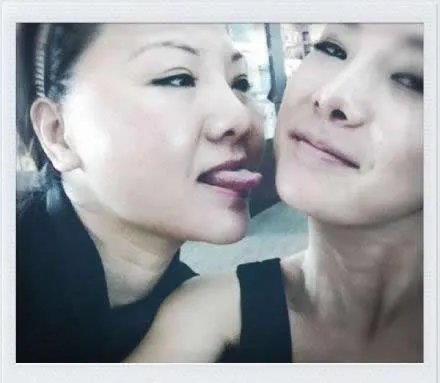 甘露露娘俩炒作：干露露娘俩重味新花招层出不穷（图）