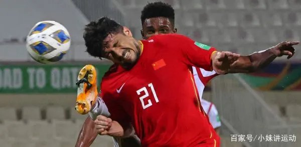 国足1比1战平阿曼，如何评价李铁本场比赛的临场调整？