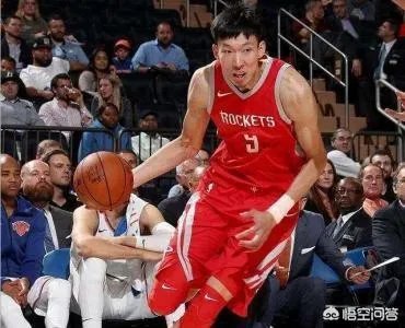 季后赛马上开打，此时火箭召回周琦，难道周琦是火箭争冠的秘密武器吗？