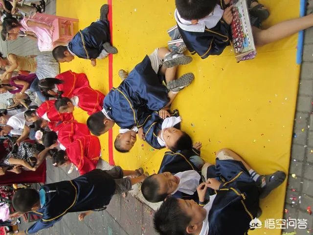 你是怎样纪念自己的青春的？晒老照片还是同学聚会？