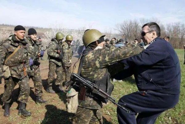 乌克兰东部一直要加入俄罗斯，为何俄罗斯始终不敢答应呢？