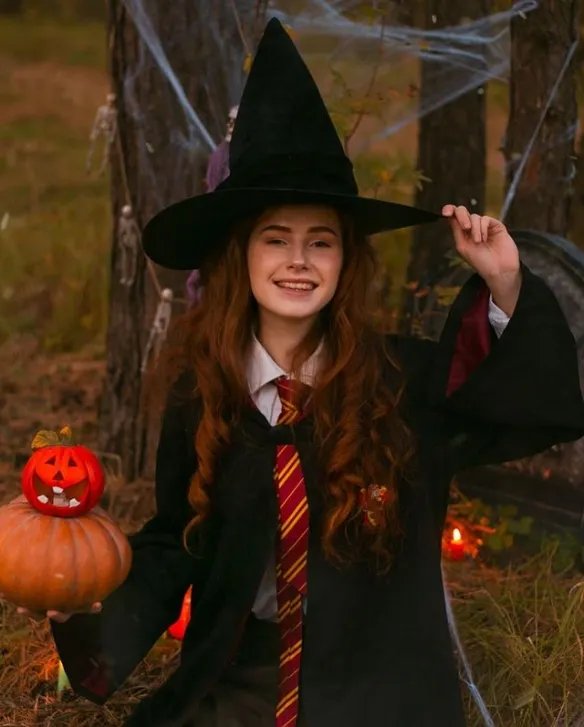 丰胸肥臀白皙小蛮腰！性感毛妹Christina福利图集赏