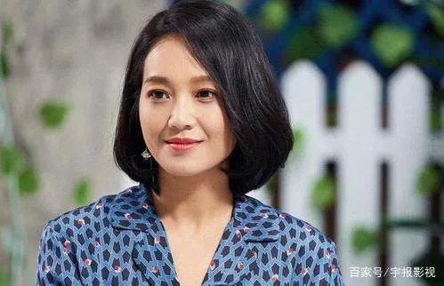 朱丹产后现身机场腰身粗壮，脸大到口罩遮不住身上大衣皱皱巴巴，你怎么看？