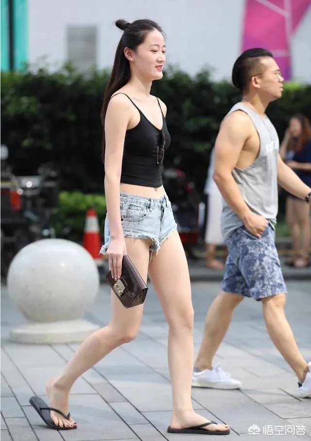 为什么一些现代的女生喜欢露腿？