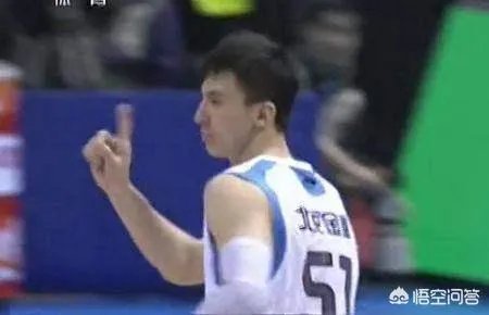 吉喆对麦迪摇手指