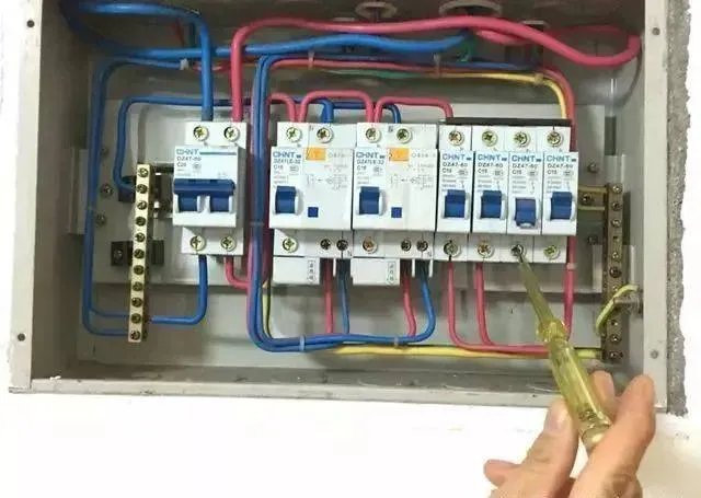 配电箱接地线怎么接